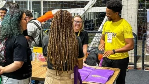 Yees! inspira jovens na feira de profissões da faculdade Athon em Sorocaba